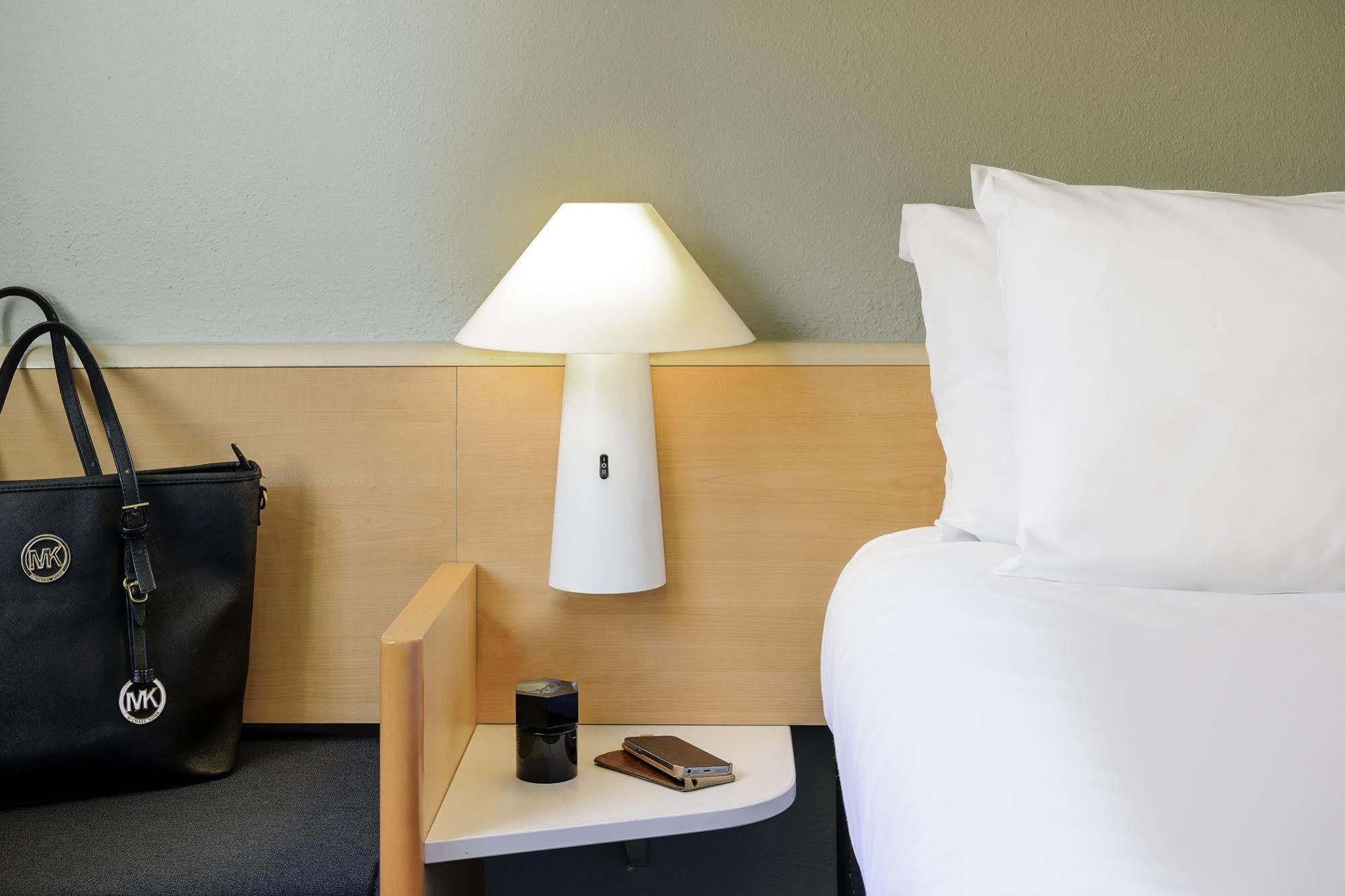 Отель Ibis Mulhouse Ile Napoleon Сошем Экстерьер фото